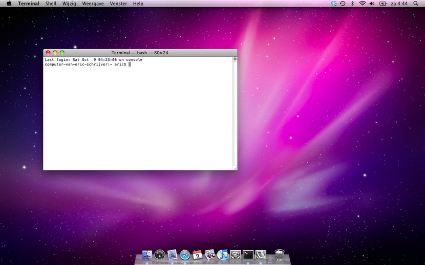 You see a Macintosh OS X 10.6 desktop with the standard background, purple spacescape, the sole program open is the terminal program, that reads: “Last login: Sat Oct 9 04:23:06 on console; computer-van-eric-schrijver:~ eric”